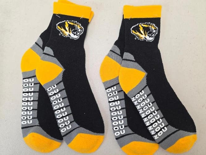 ST43 Mens NCAA MISSOURI TIGERS Lot of 2 Pair Crew Socks LARGE New