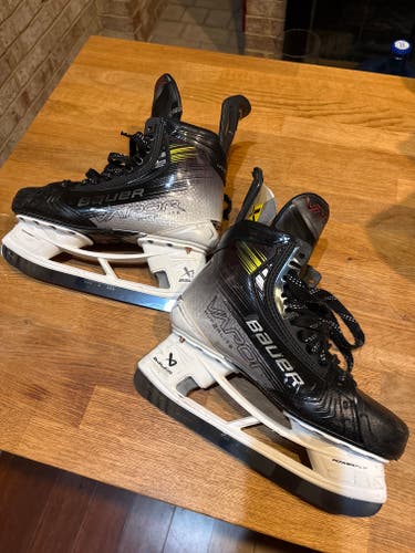 2023 Bauer Vapor Hyperlite 2 Hockey Skates 8.5