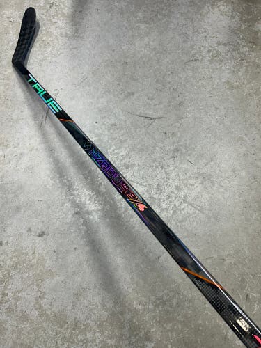 70 Flex Custom Kucherov P28M True Hzrdus 9x4 Senior Right Hand Hockey Stick Pro Stock (New)