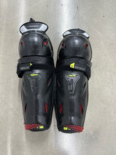 Intermediate Bauer Vapor Hyperlite 13" Shin Pads (Used)