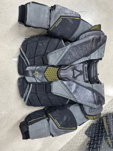 Medium Bauer Mach Goalie Chest Protector (Used)