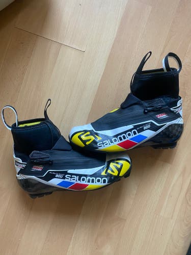 Size 8.0 Salomon Cross Country Ski Boots (Used)