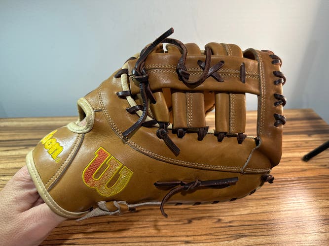 Wilson A2000 RH First Base Softball Glove 12.5" (Used)