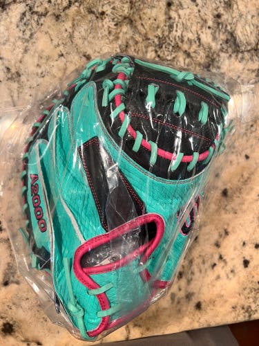 Wilson A2000 RH Catcher's Glove 33.5" (New)