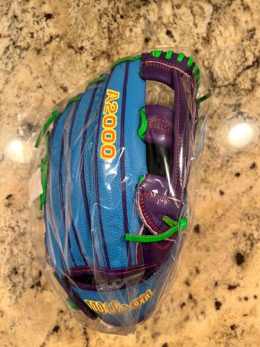 Wilson A2000 RH Outfield Baseball Glove 12.25" (New)