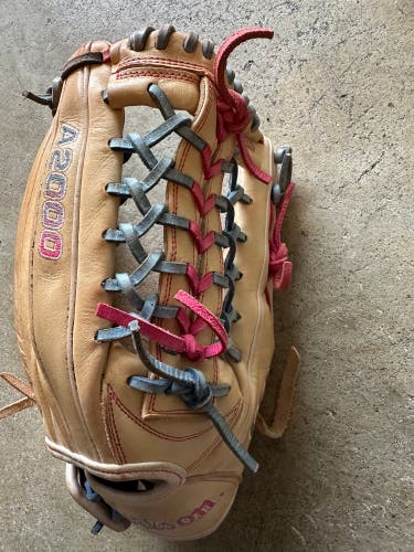 Wilson A2000 RH Softball Glove 12.5" (Used)