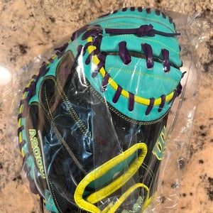 Wilson A2000 RH Catcher's Baseball Glove 33" (New)