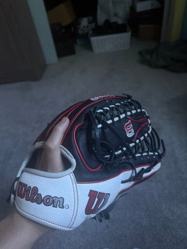 Wilson A2000 RH Outfield Baseball Glove 12.25" (Used)