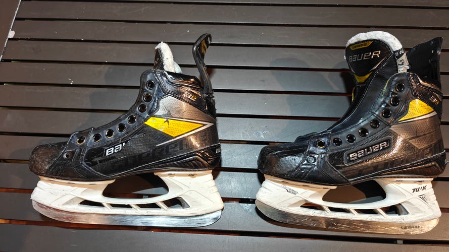 Black Bauer Supreme 3S Pro Hockey Skates Regular Width Size 4.5 Fit 2 (Used)