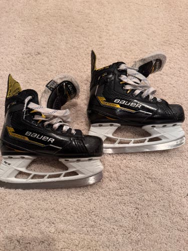2022 Bauer Supreme M4 Hockey Skates Regular Width 11.5 (Used)