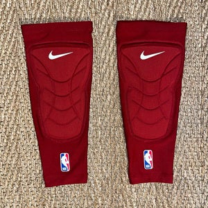new Nike NBA Hyperstrong Compression Padded maroon Basketball Knee Sleeves L/XL