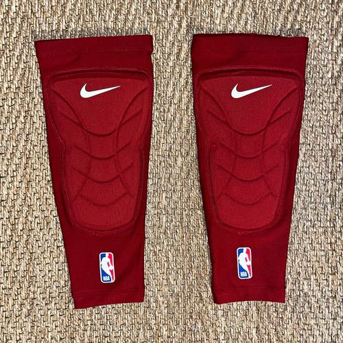 new Nike NBA Hyperstrong Compression Padded Black Basketball Knee Sleeves L/XL