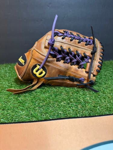 2022 Wilson A950 RH Infield Baseball Glove 11.75" (Used)
