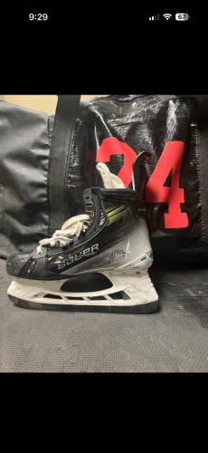2023 Bauer Vapor Hyperlite 2 Hockey Skates Pro Stock 9 (Used)