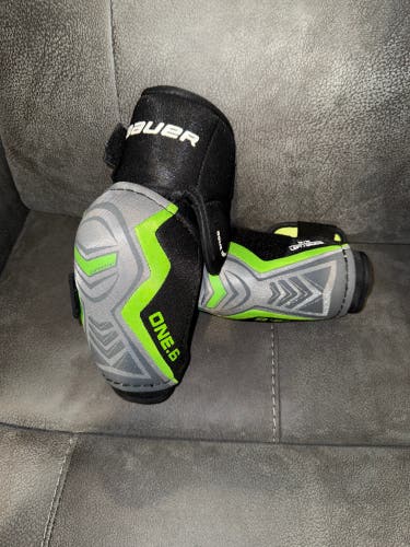 Senior Medium Bauer Supreme One.6 Elbow Pads (Used)
