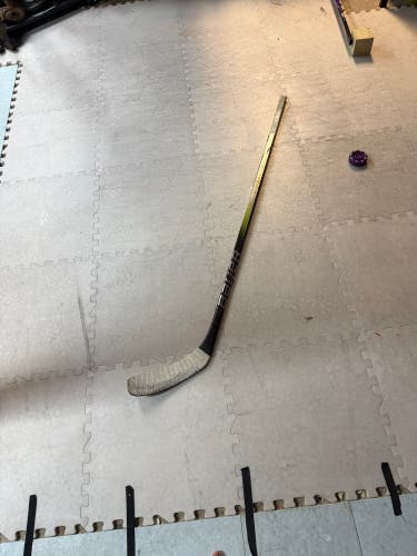 Junior Bauer Vapor Hyperlite 2 Right Handed Hockey Stick P90TM 50 Flex (Used)