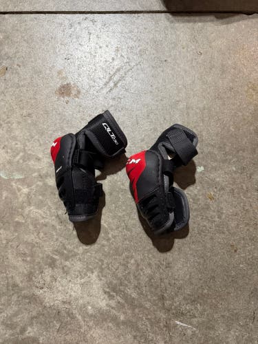 Junior Medium CCM QLT 230 Elbow Pads (Used)