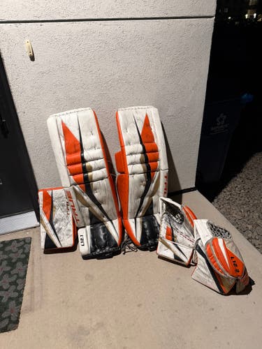 John Gibson TRUE L12.1 Goalie Set 36+2 with Game & Practice Gloves