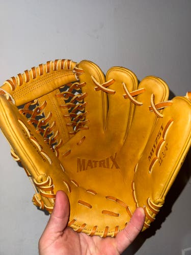 Buckler Matrix 11.75 inch baseball glove USA steerhide right hand throw
