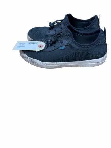 Vessi Weekend Size 4 Black Sneakers