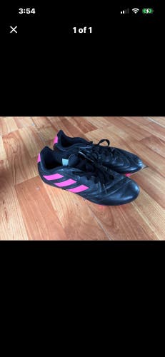 Black Kids 2.5Y (Big Kids / Youth) Adidas Cleats (Used)
