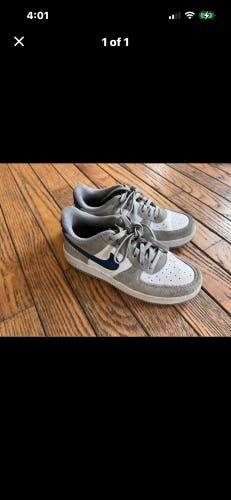 Gray Unisex 1.5Y (Big Kids / Youth) Youth Nike Dunk Low Shoes (Used)