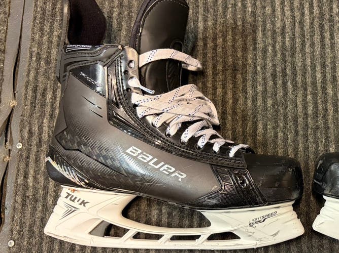 Martin Necas Prostock Black Bauer Supreme Shadow Hockey Skates Regular Width 9 (Used)