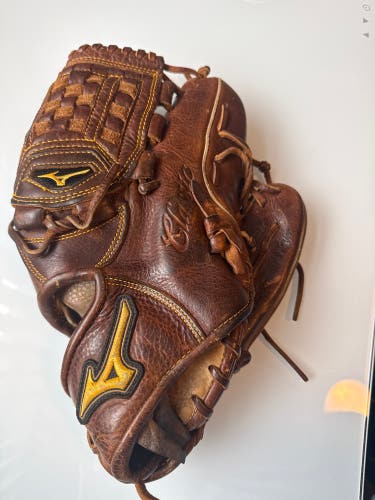 Mizuno Classic RH Baseball Glove 12" (Used)