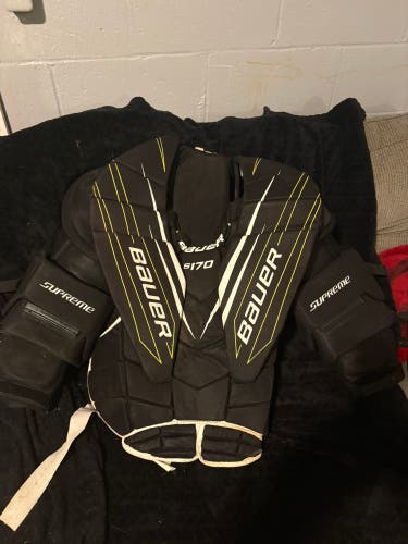 Medium Bauer Supreme S170 Goalie Chest Protector (Used)