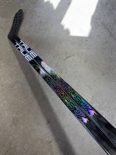 2 PACK 70 Flex P28 True Hzrdus 9x4 Senior Right Hand Hockey Stick Pro Stock (New)