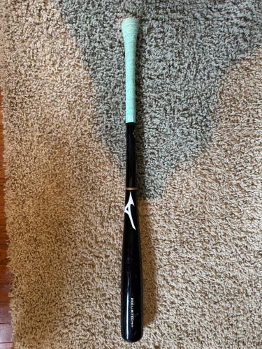 2025 Mizuno MZM243 Maple Bat (-3) 31 oz 34" (New)