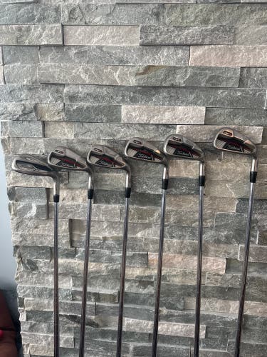 Men's Titleist AP1 710 Right Handed Iron Set Stiff Flex 6 Pieces (Used)