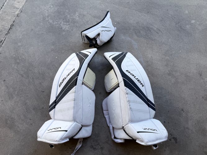 Large 2016 Bauer Vapor X700 Goalie Leg Pads (Used)