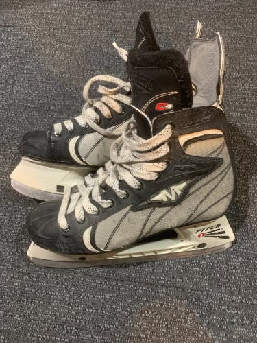 Mission C4 3 Pitch Hockey Skates Wide Width 9.5 (Used)