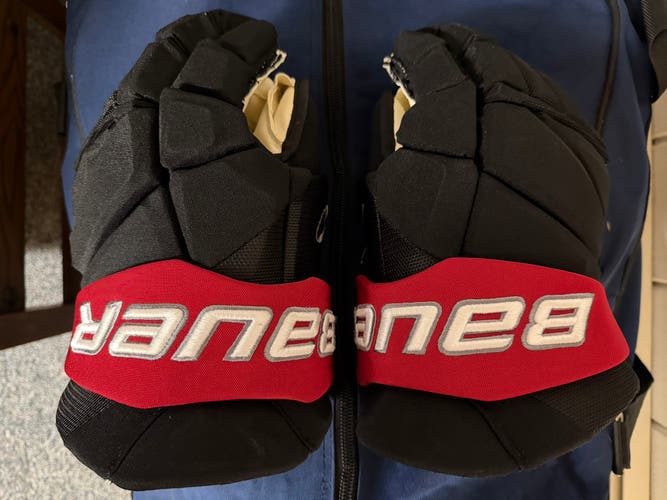 Bauer Vapor X 15” Gloves Black/Red Pro-Stock Buffalo Sabres