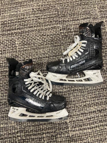 Senior Bauer Supreme Mach Hockey Skates 7.5 (Used)