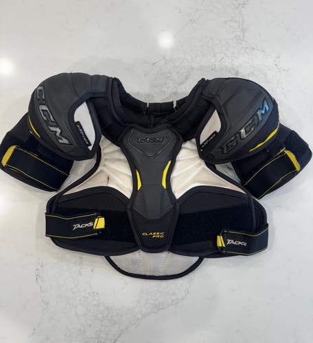 Small Junior CCM Tacks Classic Pro Shoulder Pads (Used) Jr Small