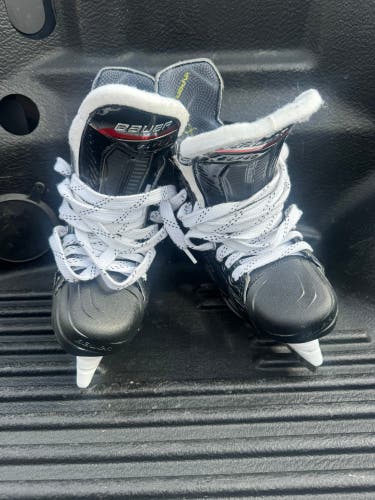 2025 Bauer Vapor Fly40 Hockey Skates Extra Wide Width Size 3 (New)