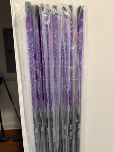 Senior Bauer Vapor Flylite Right Handed Hockey Stick P28 77 Flex (New)