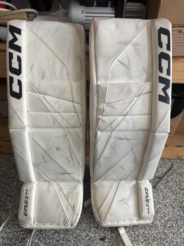 28" CCM EFlex 6.5 Goalie Leg Pads (Used)