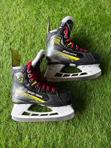 Youth Bauer Vapor X4 Hockey Skates Regular Width 12 (Used)