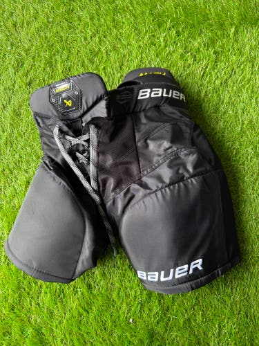 Youth Medium Bauer Supreme Mach Hockey Pants (Used)