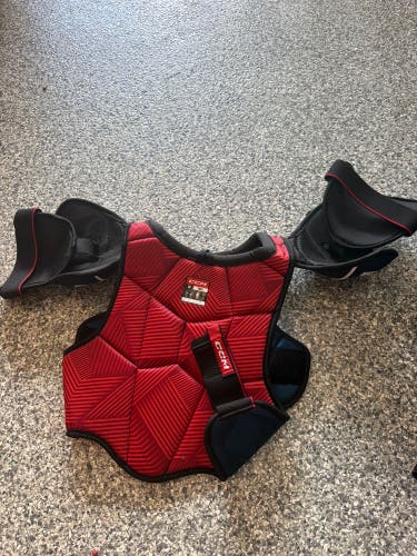Men's Small Senior CCM Next Shoulder Pads (Used)