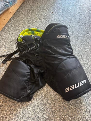 Men's Junior Large Bauer HP Elite Hockey Pants (Used)