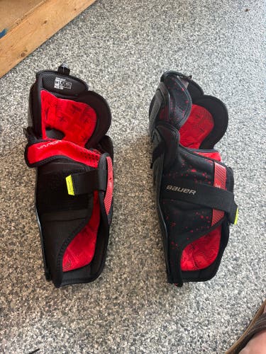 Intermediate Bauer Vapor 13" Shin Pads (Used)