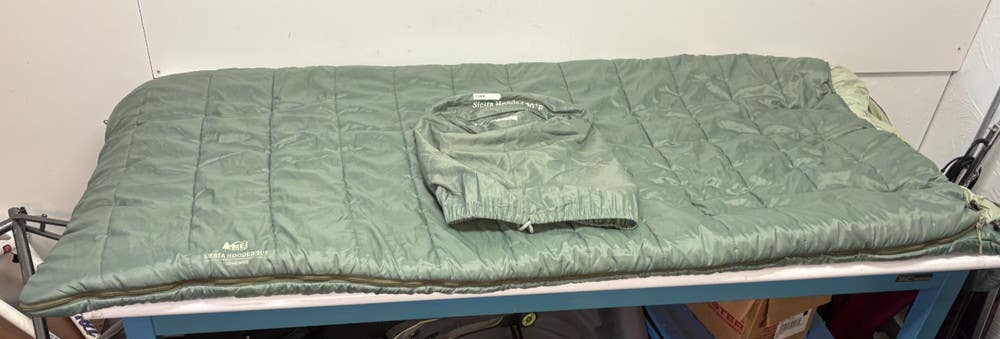 REI Camp Siesta Hooded 20 Hooded Left Zip Long-Wide Sleeping Bag EXCELLENT