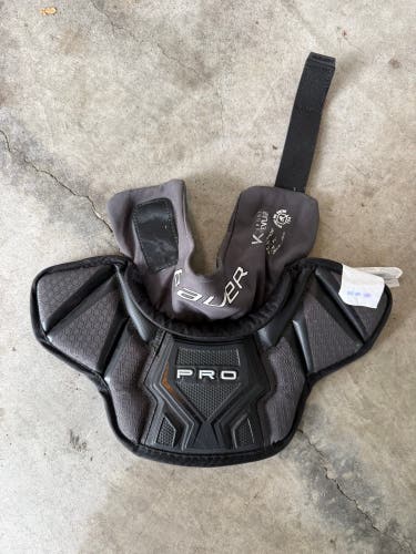 Bauer Pro Goalie Neck Guard Jr Medium