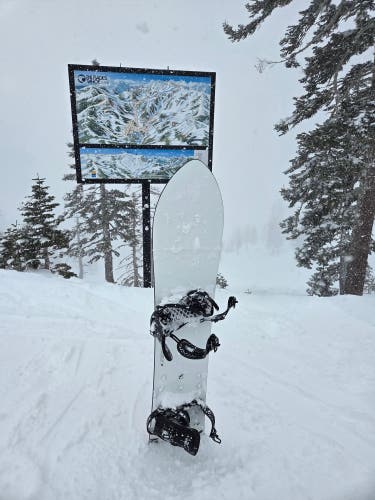 Snowboard - Korua Dart Snowboard