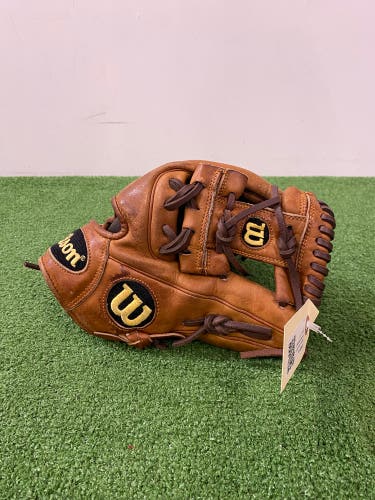 Wilson A2000 DP15 RH Infield Baseball Glove | 11.5"