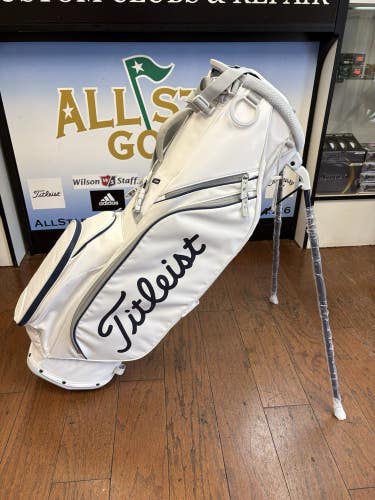 New 2026 Titleist Players S4 Lightweight Stand Bag White / White/ Navy